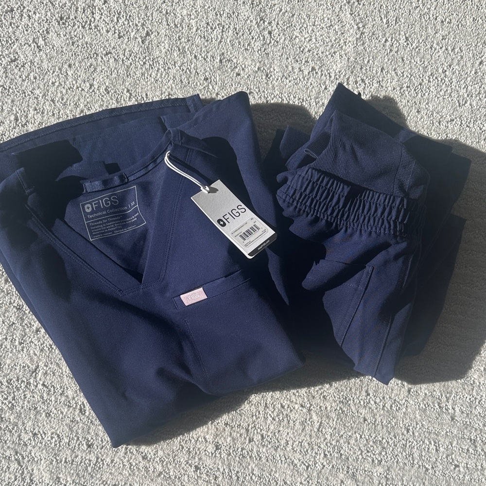 FIGS Navy Blue Scrub Top and Pants Set